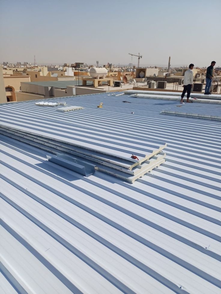 بناء وتصميم هناجر ومستودعات حديد احترافية في الرياض - مؤسسة العثمان تصميم-وبناء-هناجر-ومستودعات-الرياض تنفيذ مشاريع الهناجر والمستودعات بأعلى معايير الجودة والأمان في الرياض. صورة توضح أعمال مؤسسة العثمان في بناء وإنشاء الهناجر والمستودعات الحديدية الصناعية والتجارية في مدينة الرياض بأفضل المواصفات والهياكل المقاومة.

